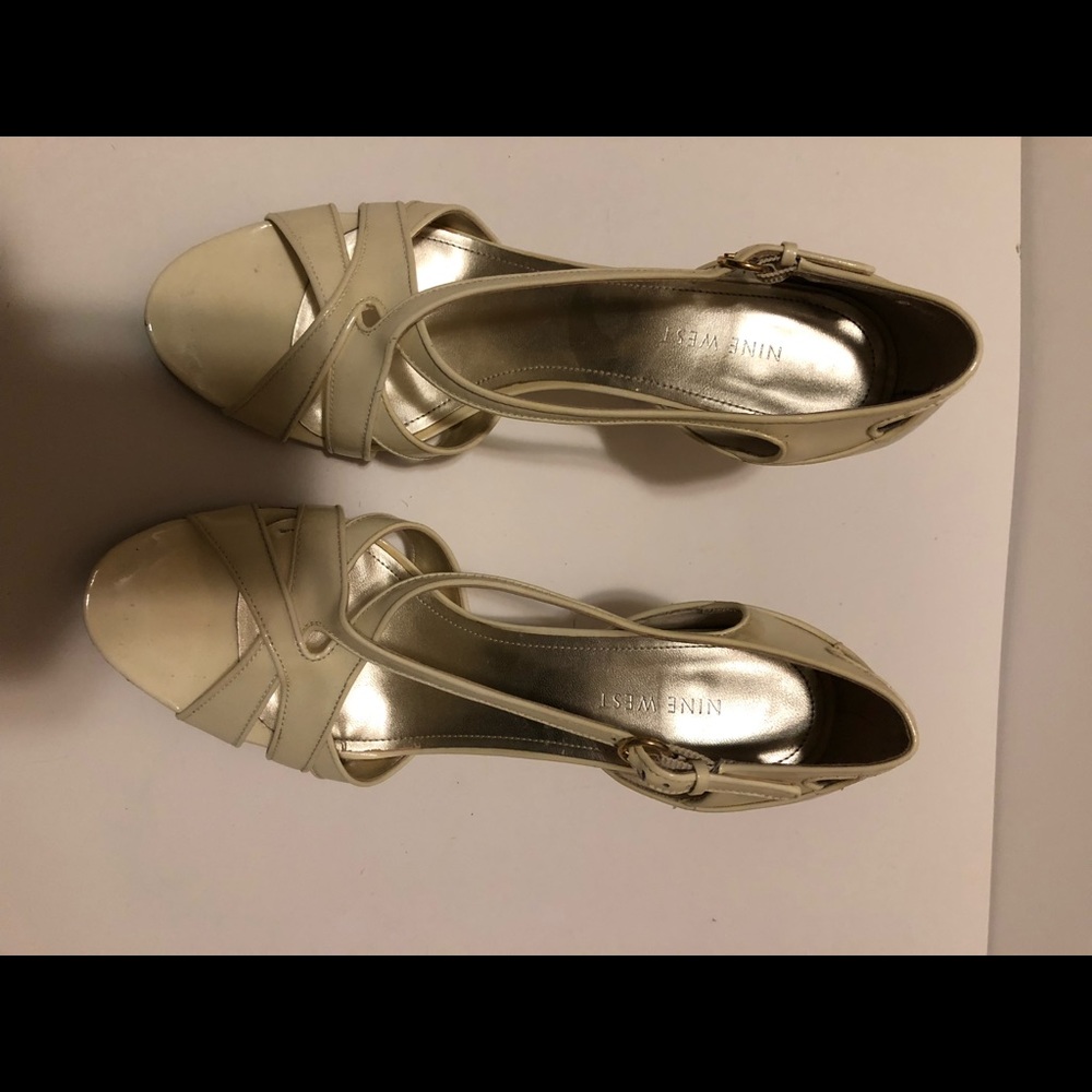 Nine West ivory sandal. Like new condition